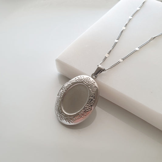Oval Photo Locket Necklace (Large)